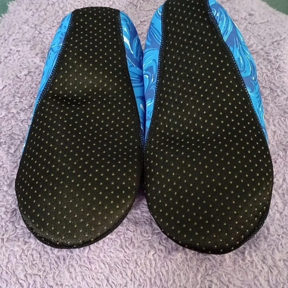 Swimming Shoes, Blue Patterned Water Shoes, With Rubber Soles, Size 9, New. - Picture 2 of 2